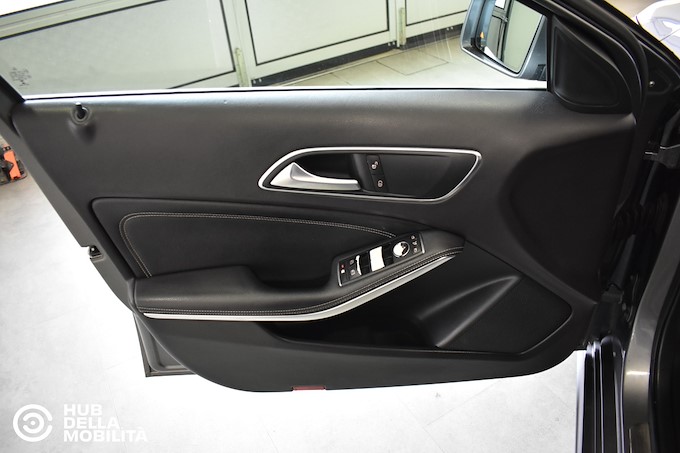 MERCEDES-BENZ A 180 d Automatic Sport